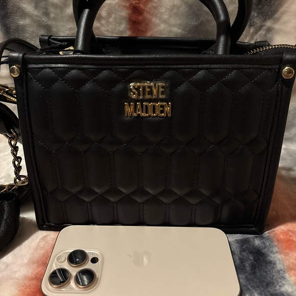 Steve Madden Black Quilted Crossbody Bag - Picture 8 of 9